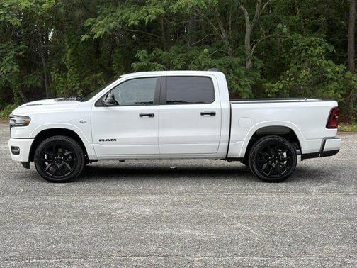 Ivory White Tri-Coat Pearlcoat 2026 RAM 1500 Laramie