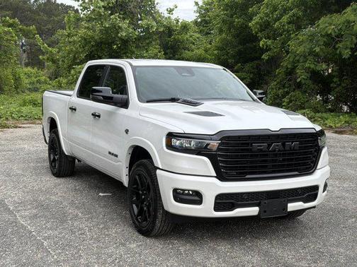 Ivory White Tri-Coat Pearlcoat 2026 RAM 1500 Laramie
