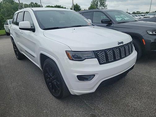 2022 Jeep Grand Cherokee Laredo