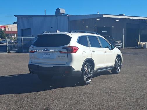 Crystal White Pearl 2023 Subaru Ascent Limited 7-Passenger