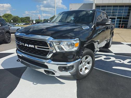 Diamond Black Crystal Pearlcoat 2022 RAM 1500 Big Horn/Lone Star
