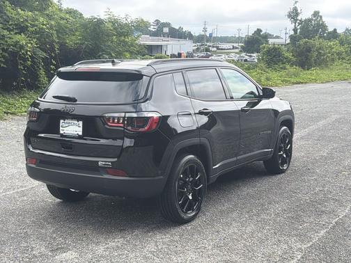 Diamond Black Crystal Pearlcoat 2026 Jeep Compass Latitude