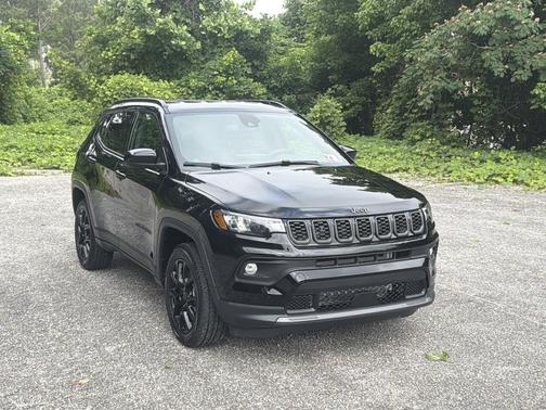 Diamond Black Crystal Pearlcoat 2026 Jeep Compass Latitude
