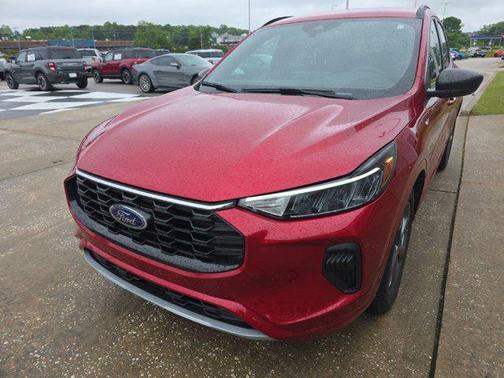 Rapid Red Metallic Tinted Clearcoat 2023 Ford Escape ST-Line