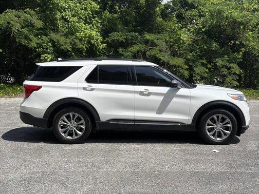 Star White Metallic Tri-Coat 2021 Ford Explorer XLT