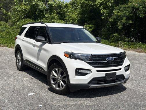 Star White Metallic Tri-Coat 2021 Ford Explorer XLT