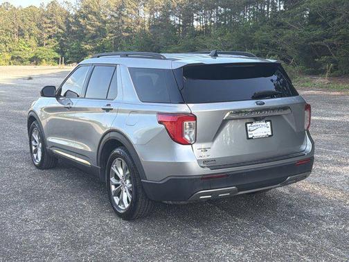 Iconic Silver Metallic 2021 Ford Explorer XLT