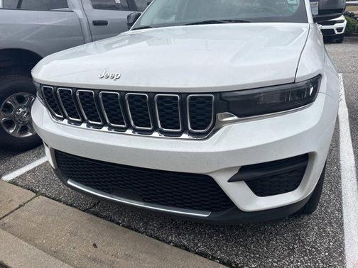 2023 Jeep Grand Cherokee Laredo