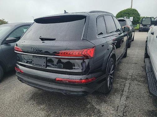 2022 Audi Q7 55 Premium Plus