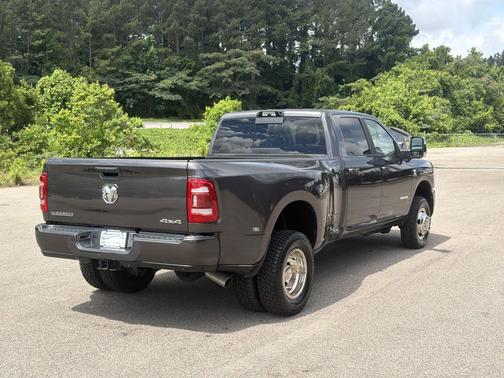Granite Crystal Metallic Clearcoat 2024 RAM 3500 Laramie Crew Cab 4x4 8' Box