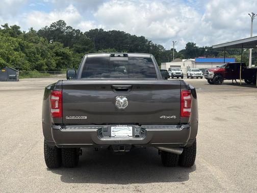Granite Crystal Metallic Clearcoat 2024 RAM 3500 Laramie Crew Cab 4x4 8' Box