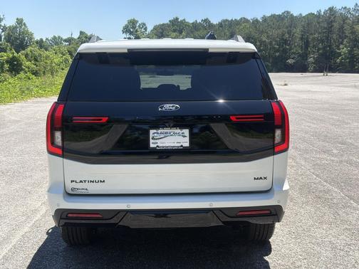 Star White Metallic Tri-Coat 2026 Ford Expedition Max Platinum