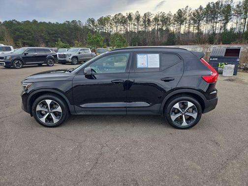 2025 Volvo XC40 