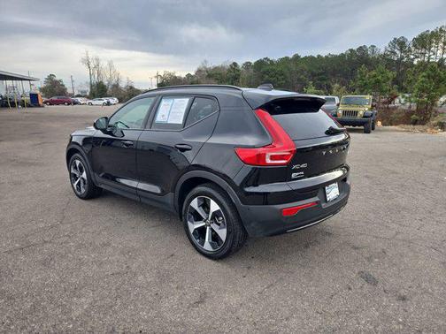 2025 Volvo XC40 