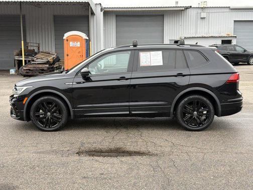 2022 Volkswagen Tiguan 2.0T SE R-Line Black