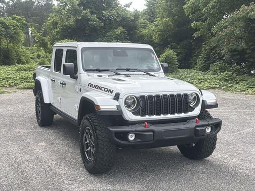 Bright White Clearcoat 2026 Jeep Gladiator Rubicon
