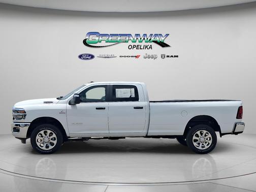 Bright White Clearcoat 2026 RAM 2500 Big Horn Crew Cab 4x4 8' Box