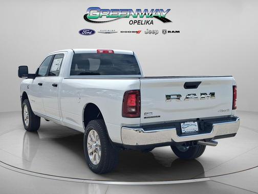 Bright White Clearcoat 2026 RAM 2500 Big Horn Crew Cab 4x4 8' Box