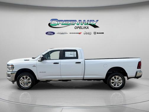 Bright White Clearcoat 2026 RAM 2500 Big Horn Crew Cab 4x4 8' Box