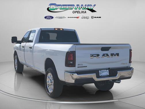 Bright White Clearcoat 2026 RAM 2500 Big Horn Crew Cab 4x4 8' Box