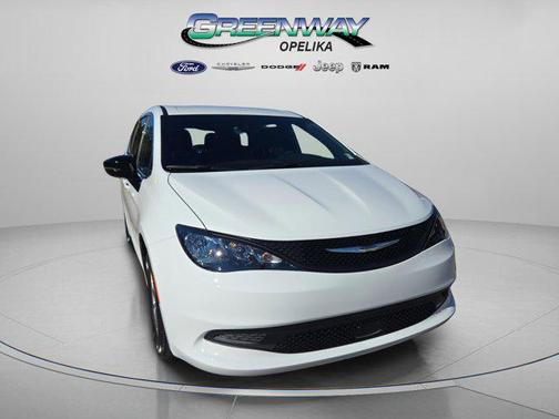 2026 Chrysler Voyager LX