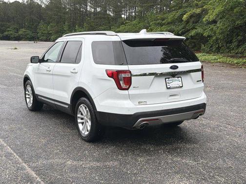 White Platinum Clearcoat Metallic 2016 Ford Explorer XLT