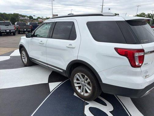 White Platinum Clearcoat Metallic 2016 Ford Explorer XLT