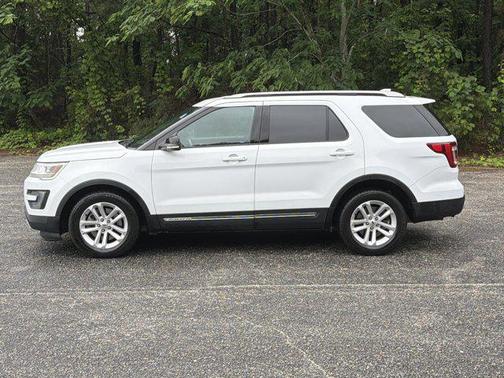 White Platinum Clearcoat Metallic 2016 Ford Explorer XLT