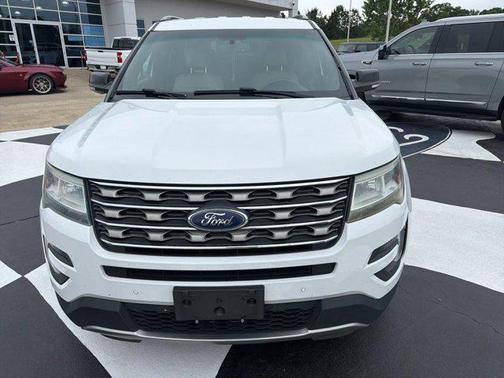 White Platinum Clearcoat Metallic 2016 Ford Explorer XLT