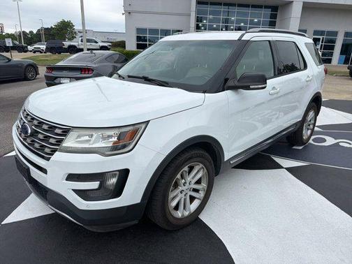 White Platinum Clearcoat Metallic 2016 Ford Explorer XLT
