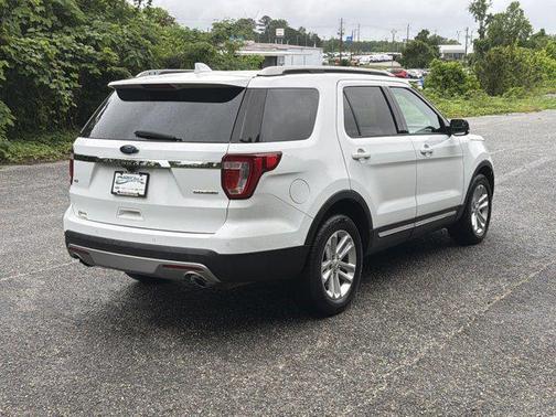 White Platinum Clearcoat Metallic 2016 Ford Explorer XLT