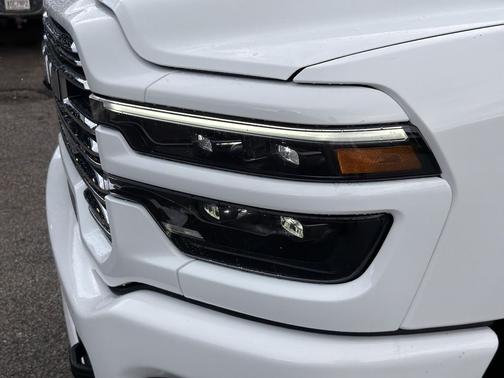 Bright White Clearcoat 2026 RAM 2500 Laramie Crew Cab 4x4 6'4' Box
