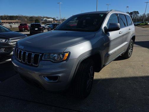 2020 Jeep Grand Cherokee Laredo