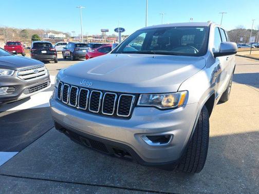 2020 Jeep Grand Cherokee Laredo