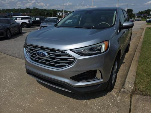 Silver Metallic 2022 Ford Edge SEL