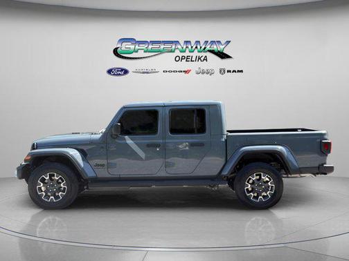 Anvil Clearcoat 2026 Jeep Gladiator Sahara 4x4
