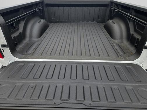 Bright White Clearcoat 2026 RAM 1500 Laramie