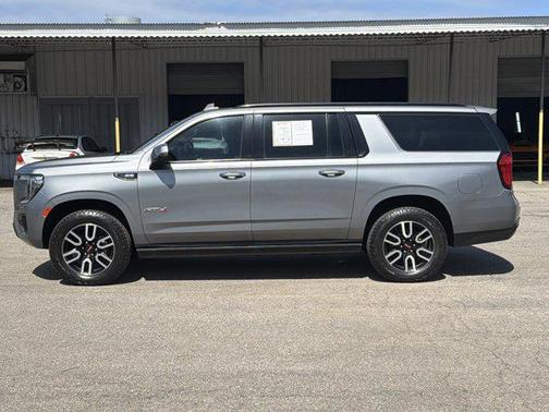 2021 GMC Yukon XL 4WD AT4