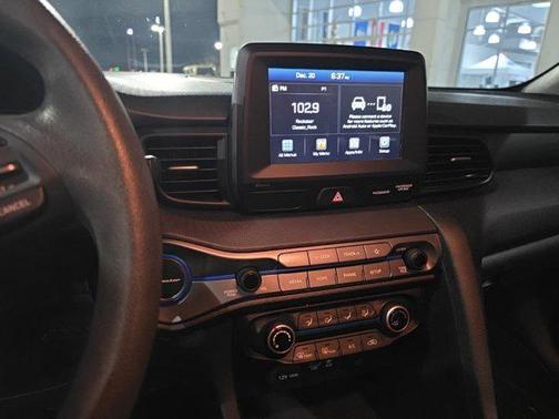 2020 Hyundai Veloster 2