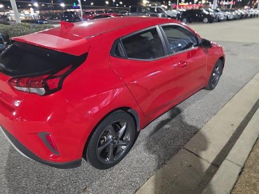 2020 Hyundai Veloster 2