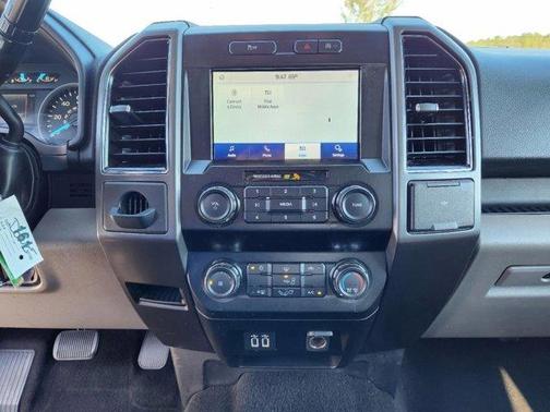 Photo 4 of 36 of 2020 Ford F-150 XLT