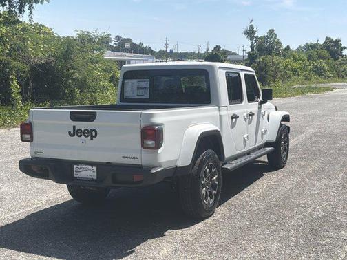 Bright White Clearcoat 2026 Jeep Gladiator Sahara 4x4
