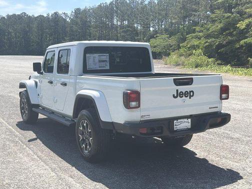 Bright White Clearcoat 2026 Jeep Gladiator Sahara 4x4
