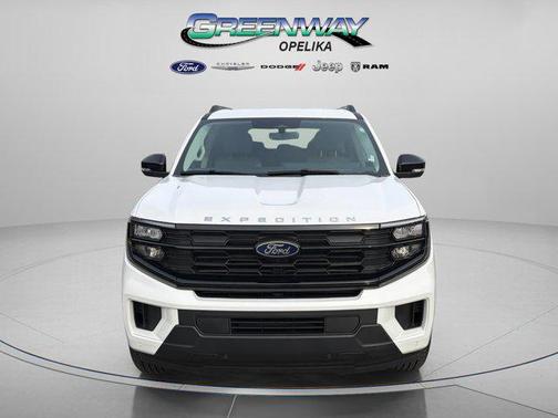 Star White Metallic Tri-Coat 2026 Ford Expedition Max Active 4x2