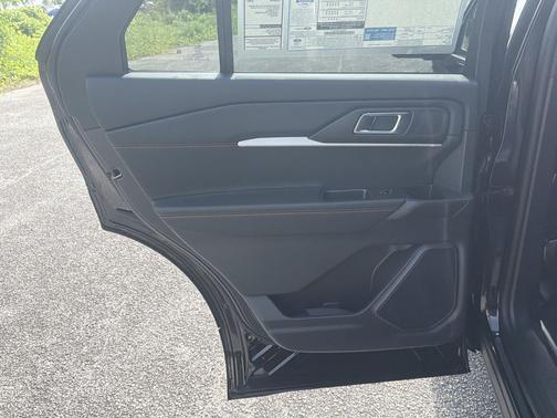 Agate Black Metallic 2026 Ford Explorer Tremor