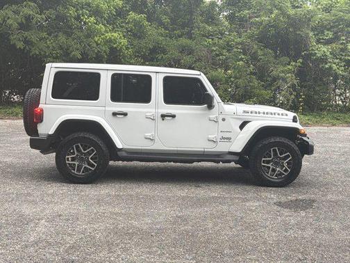 Bright White Clearcoat 2024 Jeep Wrangler 4-Door Sahara 4x4
