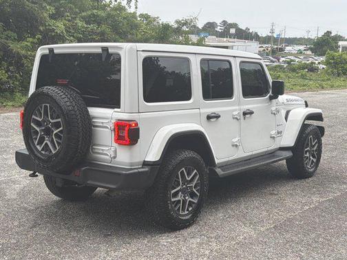 Bright White Clearcoat 2024 Jeep Wrangler 4-Door Sahara 4x4