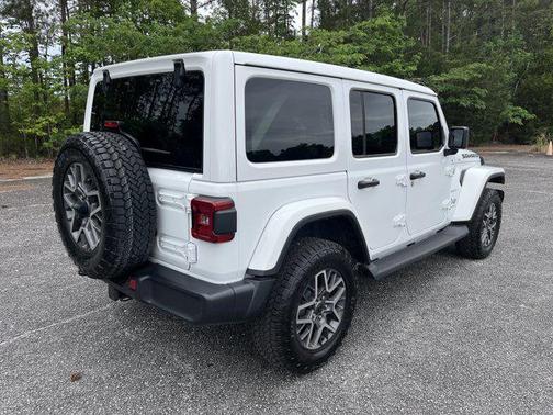 Bright White Clearcoat 2024 Jeep Wrangler 4-Door Sahara 4x4