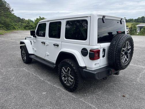 Bright White Clearcoat 2024 Jeep Wrangler 4-Door Sahara 4x4