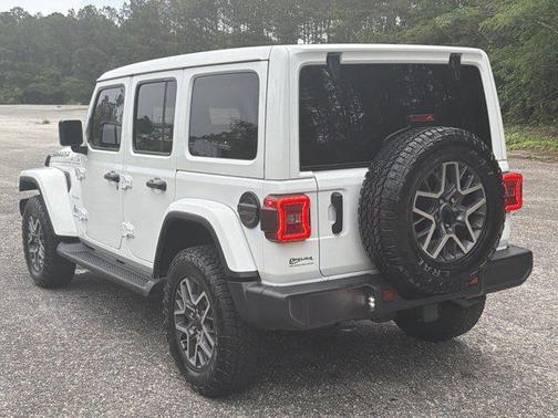 Bright White Clearcoat 2024 Jeep Wrangler 4-Door Sahara 4x4